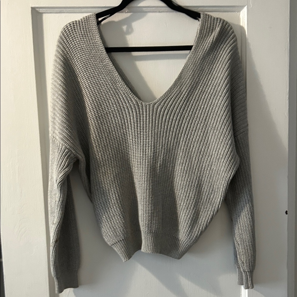 Forever 21 Light Gray V-Neck Ribbed Sweater